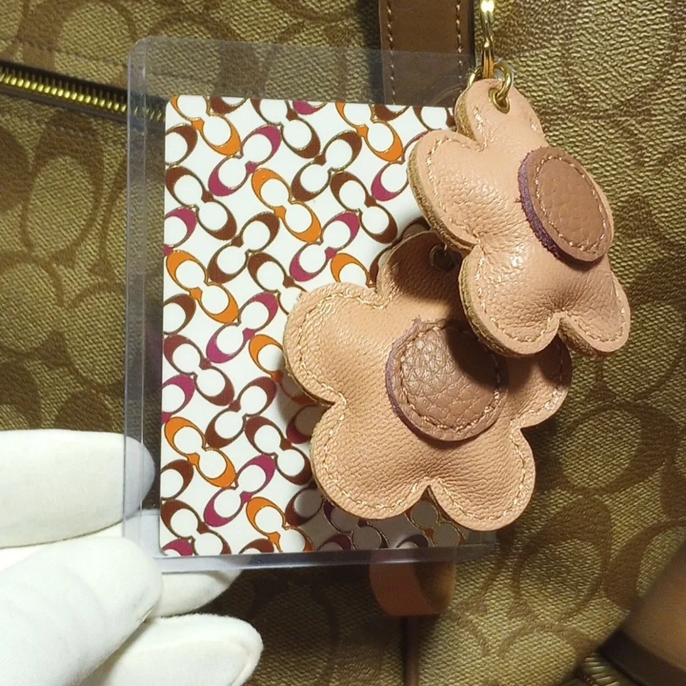 Coach Playing Card With Fashion Keychain - Picture 4 of 11